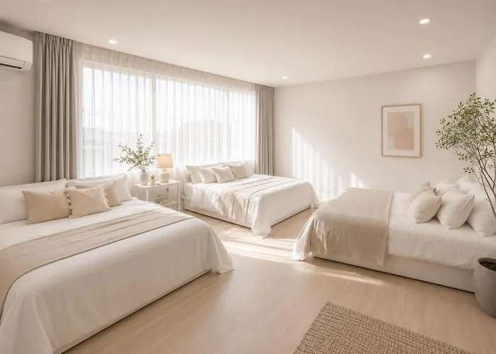 Spacious Private 4 Bedroom In Hongdae , 8minute Walk To Hongik Station 公寓 *